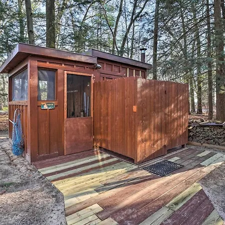 Cozy Anglers Hideaway About Half Mi To Lake Michigan!